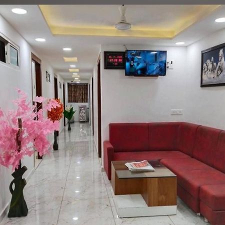 Galaxy Inn Hotel Ahmedabad Exterior photo