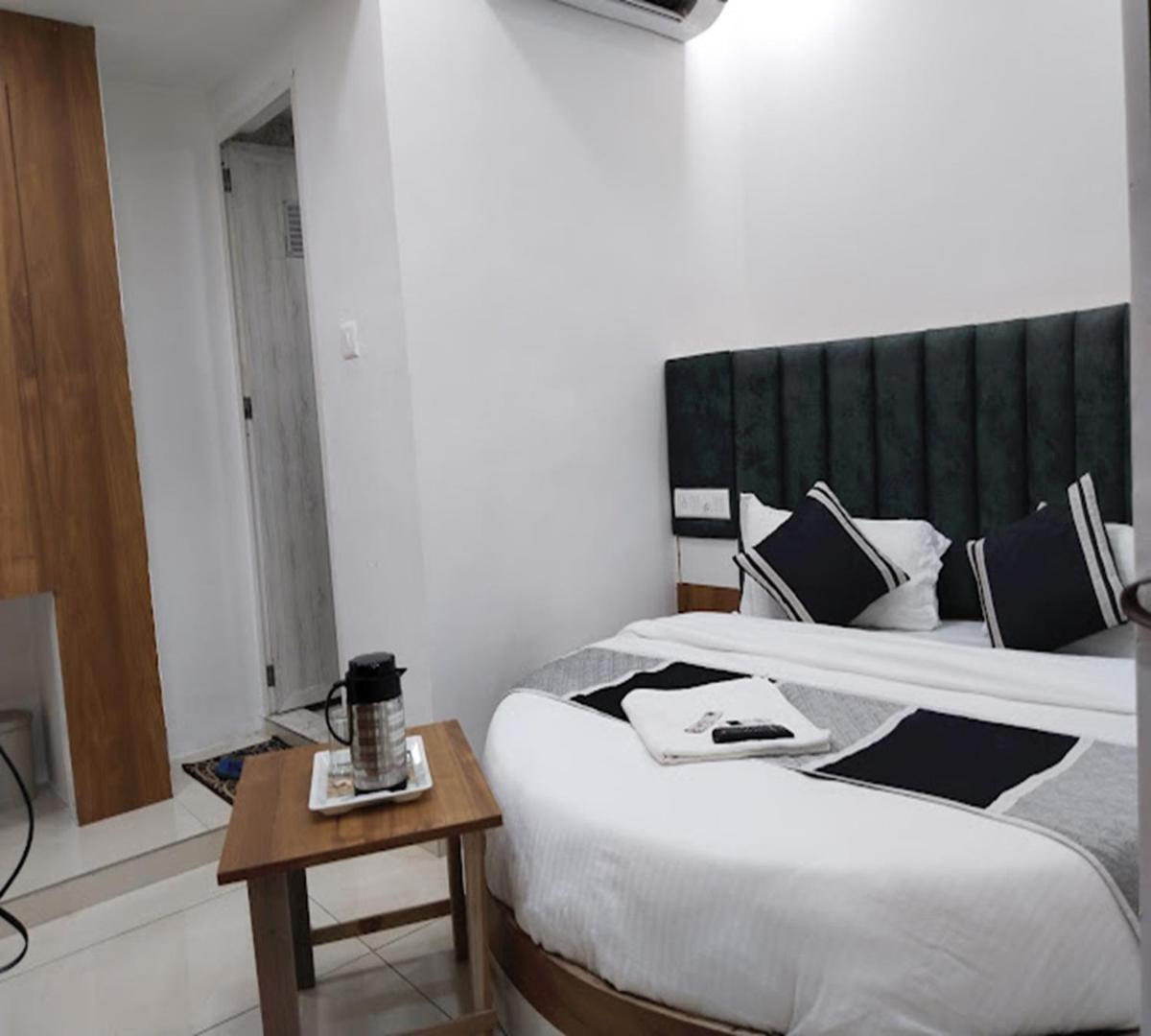 Galaxy Inn Hotel Ahmedabad Exterior photo