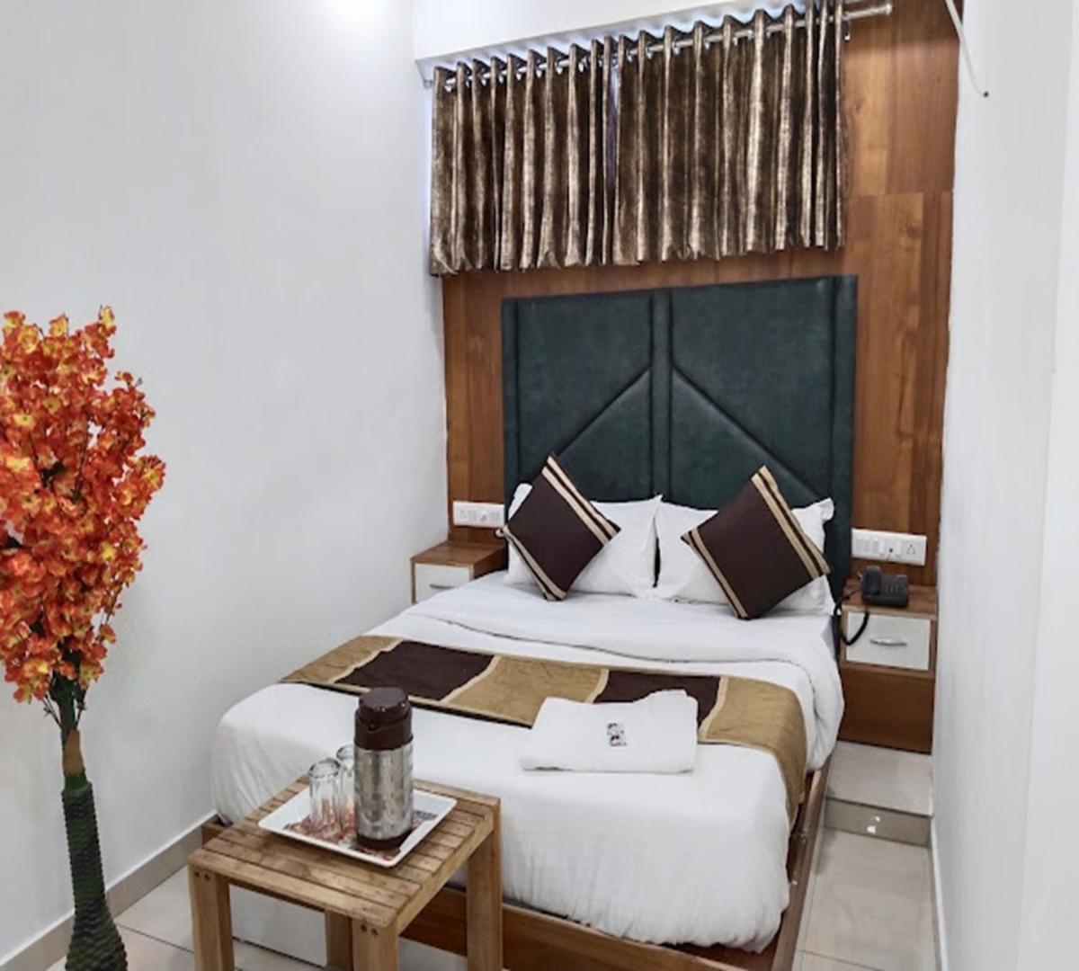 Galaxy Inn Hotel Ahmedabad Exterior photo