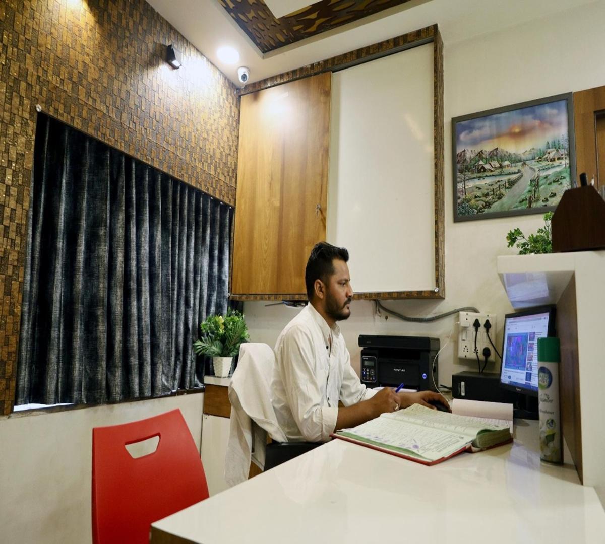 Galaxy Inn Hotel Ahmedabad Exterior photo