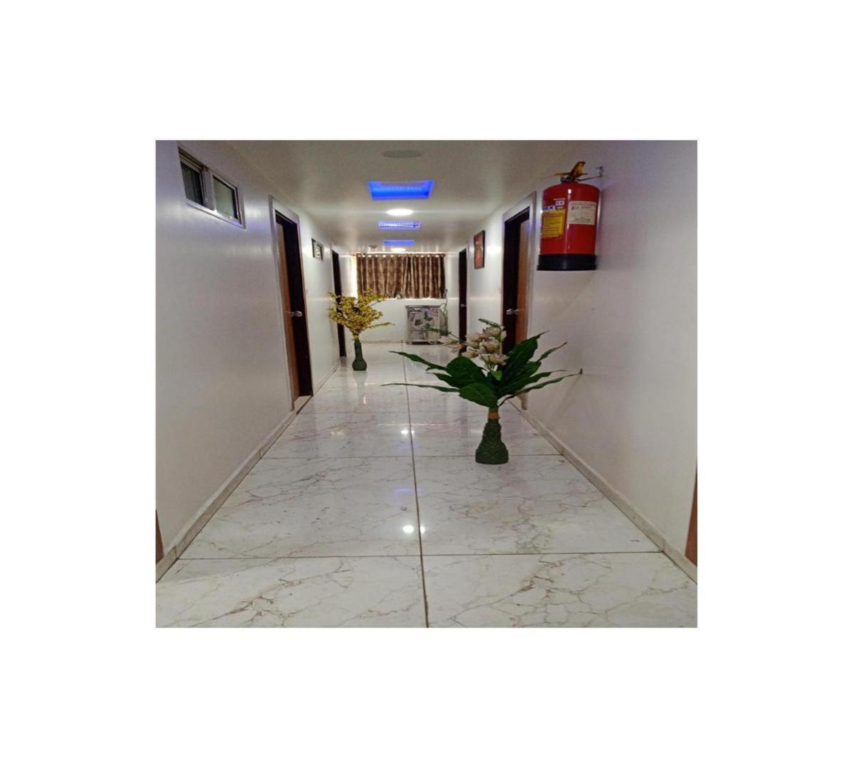 Galaxy Inn Hotel Ahmedabad Exterior photo